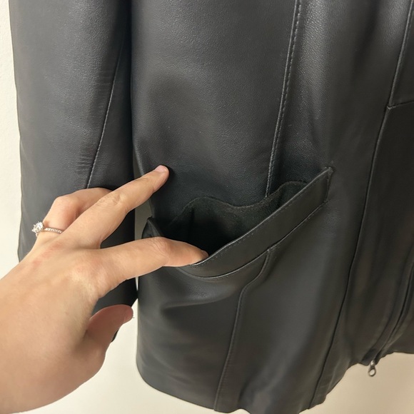 Danier Women’s Black Double Lined Leather Jacket - Picture 2 of 7